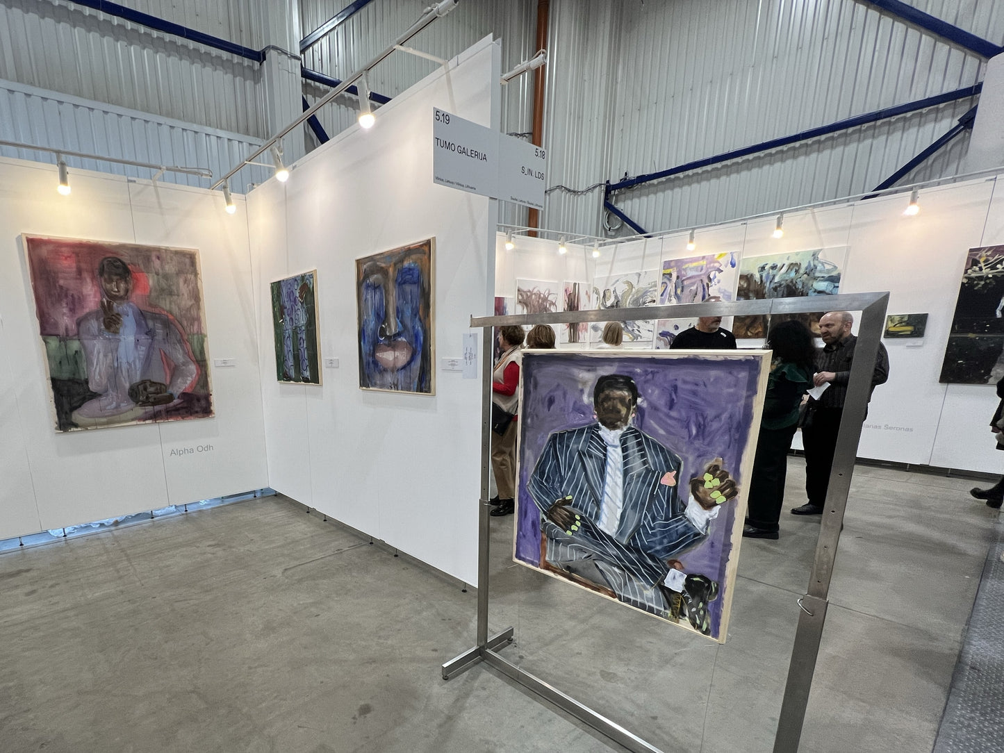 ALPHA ODH (Kenija) | Humility, 2024 | Akrilas, vinilas, 86,5x76,5 (89x79)