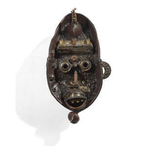 Daniel Bamigbade (Benin) | MASK | Iron, small found metal objects, 46x26x15