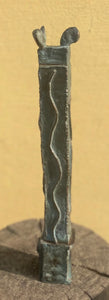 Mindaugas Šnipas<br>Trigalvis stulpas, 1991<br>Bronza,  31x5x4