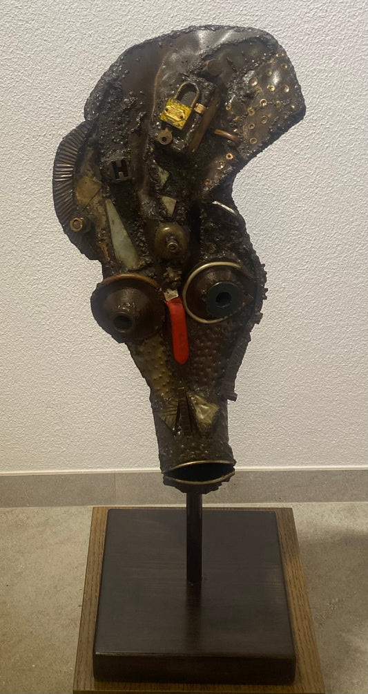 Daniel Bamigbade (Beninas) | Kaukė / Mask | Geležis, smulkūs rasti metaliniai objektai, H:65