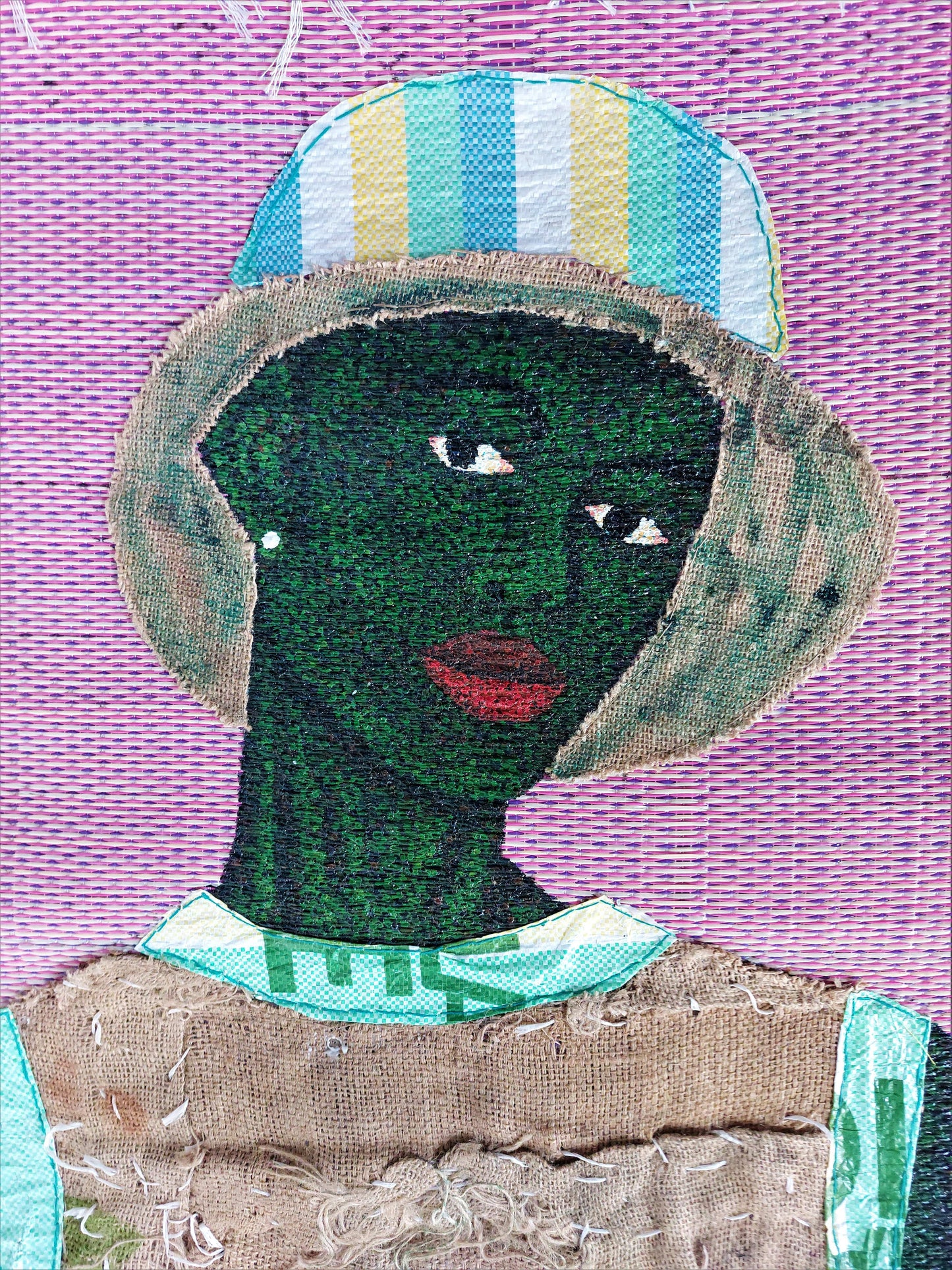 Emmanuel Kwaku Yaro (g. 1995, Gana) | True Self, 2022 | Akrilas, austa nailoninė medžiaga ir maišinis audinys ant plastiko, 182x136