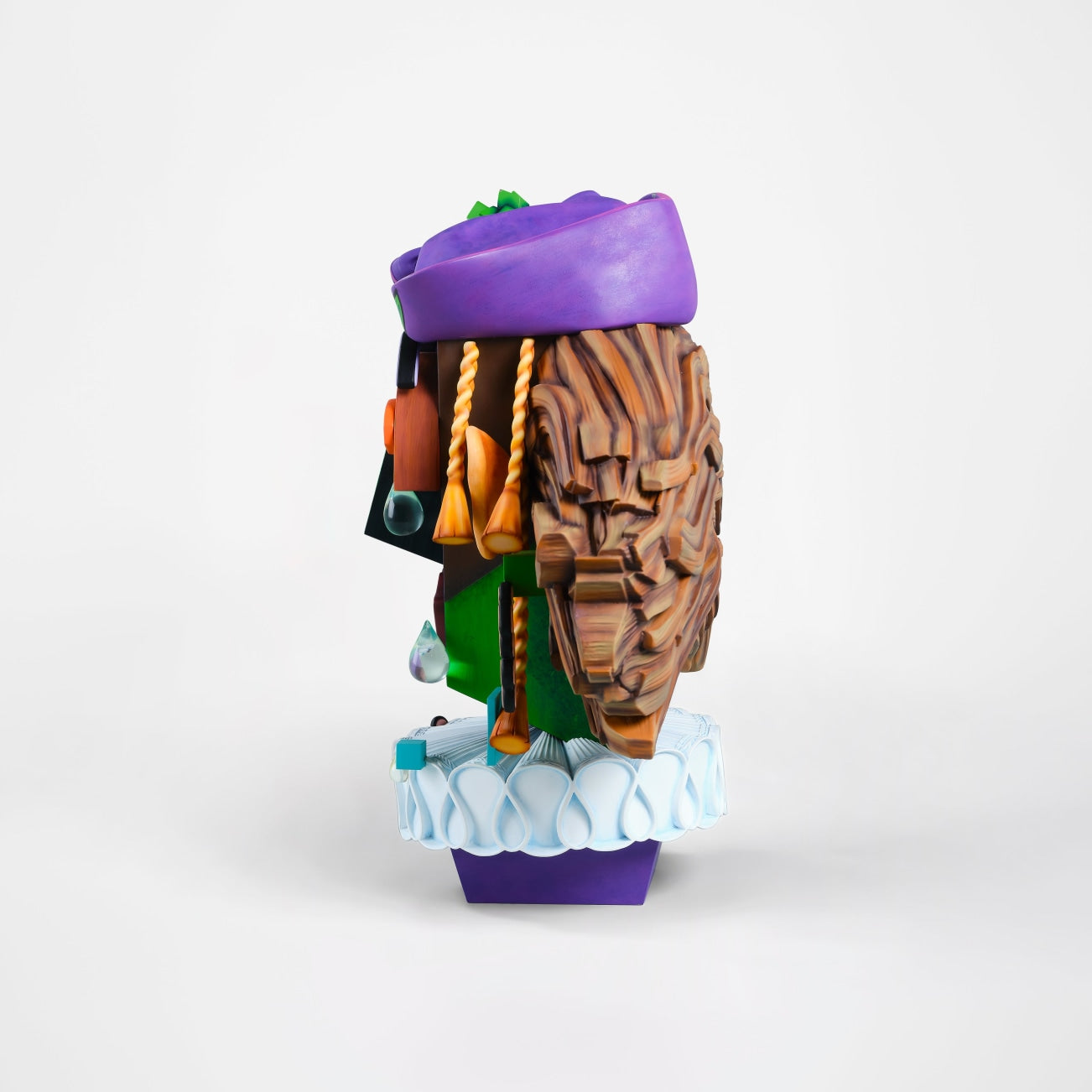 Allison Zuckerman (JAV) | Monolithic Beauty, 2022, (22/30) | Bronza, mišrios medžiagos, 36x41.4x18.9