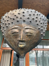 Load image into Gallery viewer, Etiyé Dimma Poulsen&lt;br&gt;Saulės deivė / Sun Goddess&lt;br&gt;Bronza, metalas H: 227 cm